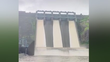 Three gates of the dam were opened by 30 cm as the water level in the Madhya Vaitarna dams Mumbai print news