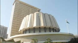 बांधकामापूर्वी ठेकेदाराला दिली रक्कम; ग्रामविकास मंत्री गोरे यांचा अधिकाऱ्यांना दणका
