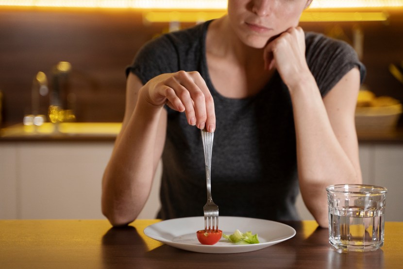 Should you avoid dinner after forty? Experts tell the truth! (Courtesy - Freepik)