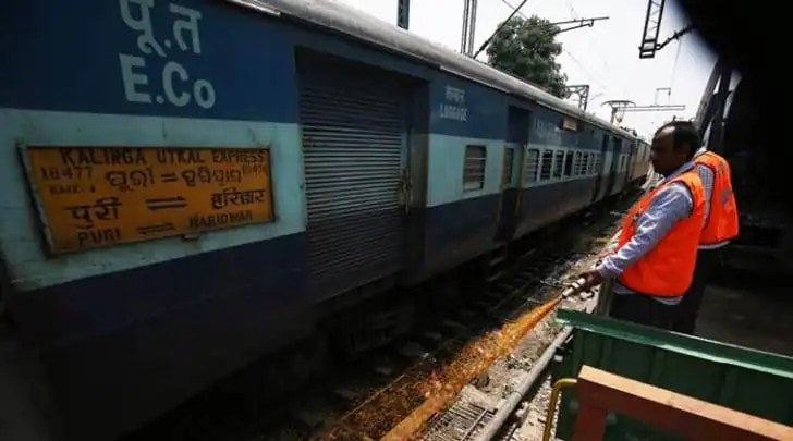 त्याशिवाय मथुरा ही भगवान श्रीकृष्णाची जन्मभूमी असल्यामुळे लाखो भाविक येथे दरवर्षी दर्शनासाठी येतात. त्यामुळेही येथील रेल्वेस्थानक कायमच वर्दळीने भरलेले असते.
