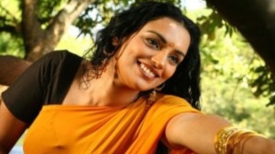 shweta menon faces legal trouble over allegations of sharing obscene content for financial police filed case under IT and obscenity laws know more ssm 00