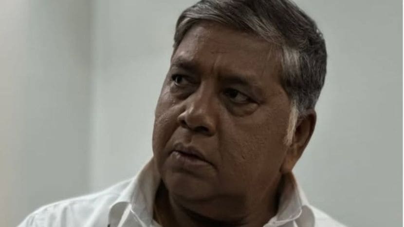 जयंत वाडकर यांनी काही दिवसांपूर्वी ‘लोकशाही फ्रेंडली’ला मुलाखत दिली. त्या मुलाखतीत त्यांनी सचिन पिळगांवकर आणि अशोक सराफ यांच्याबद्दल वक्तव्य केले. जयंत वाडकर म्हणाले, “सचिन सर उत्तम माणूस आहेत. ‘आयत्या घरात घरोबा’मध्ये मी त्यांच्याबरोबर पहिलं काम केलं. (फोटो सौजन्य: जयंत वाडकर इन्स्टाग्राम)