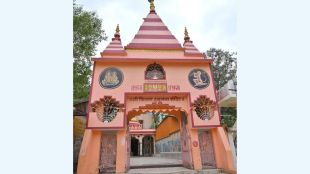 Heirs of Sardar Naroshankar deny sale of 300 year old Hanuman temple land Devotees protest in Malegaon