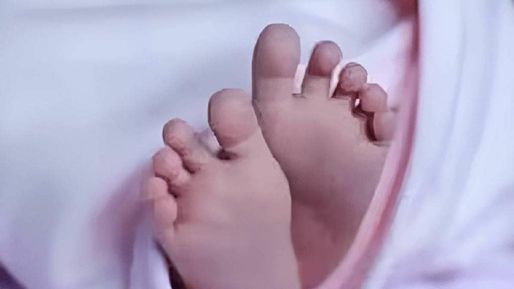 Four year old girl dies after falling into a bucket of water malad Mumbai print news