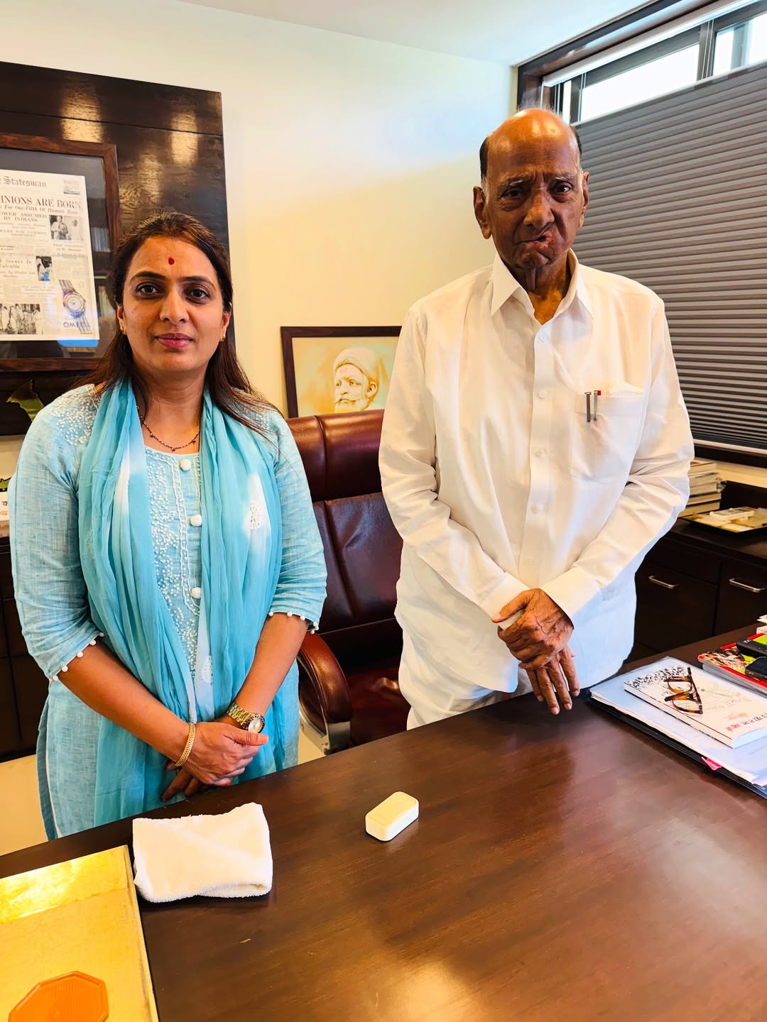 पुण्यातील खराडीतील एका सोसायटीतील रेव्ह पार्टीवर पुणे पोलिसांनी रविवारी छापा टाकला होता.