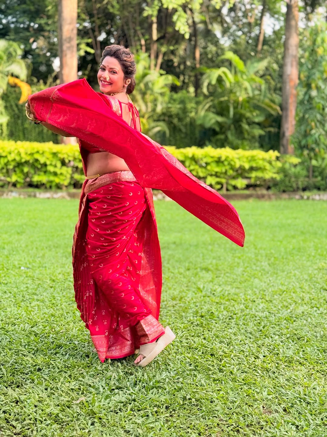 Marathi actress deepali Pansare red nauvari saree traditional look photoshoot
