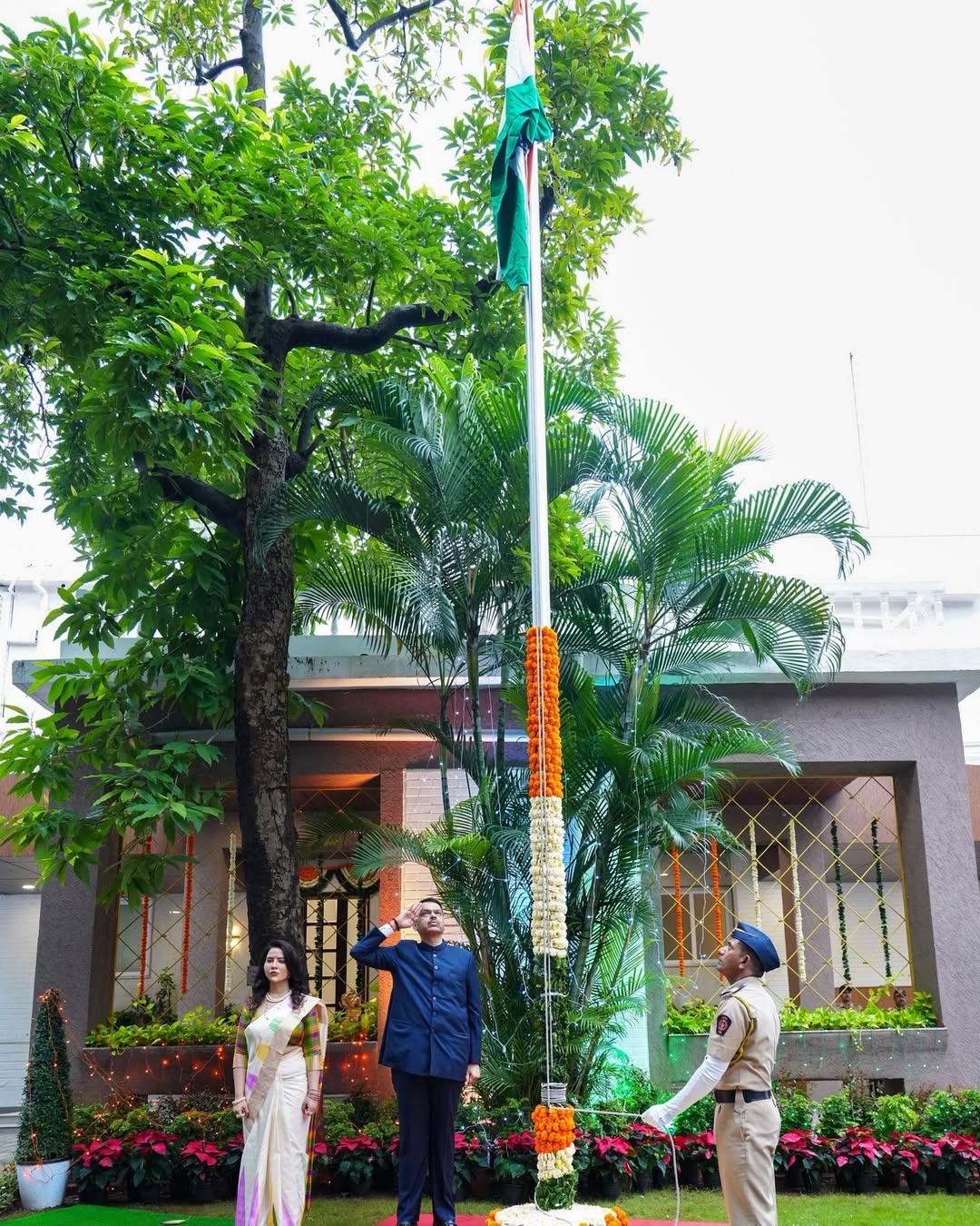 India 79th independence day 2025 maharashtra chief minister devendra fadnavis flag hoisting