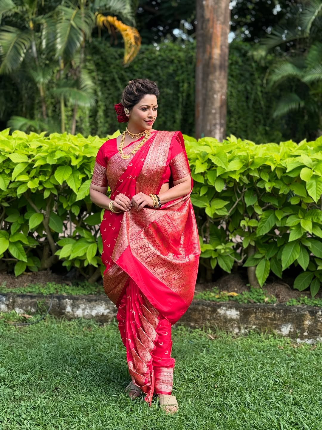 Marathi actress deepali Pansare red nauvari saree traditional look photoshoot