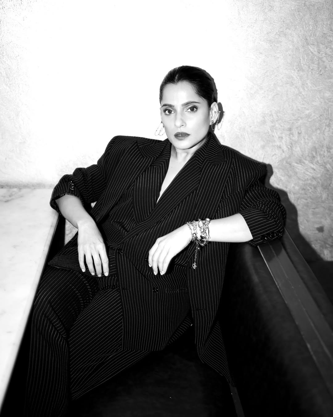 Marathi actress Priya bapat glamrous photoshoot 