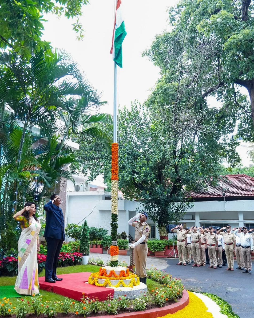 India 79th independence day 2025 maharashtra chief minister devendra fadnavis flag hoisting