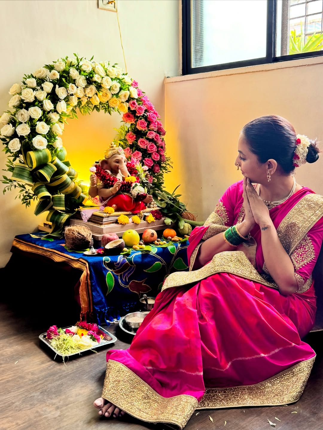 marathi actress sayali Sanjeev ganpati bappa agaman photo