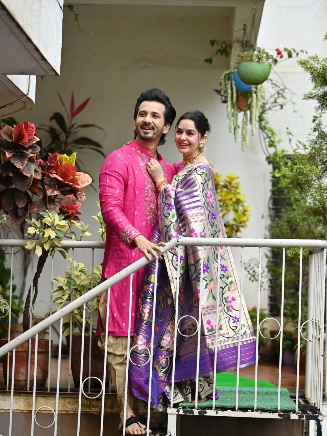  abhijit khandkekar and sukhada khandkekar traditional photoshoot 