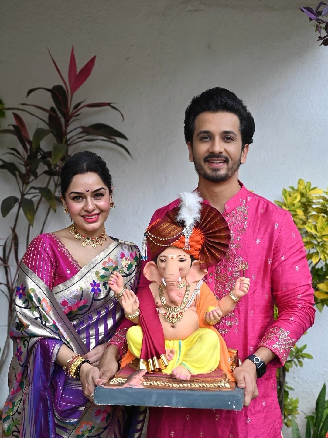  abhijit khandkekar and sukhada khandkekar traditional photoshoot 