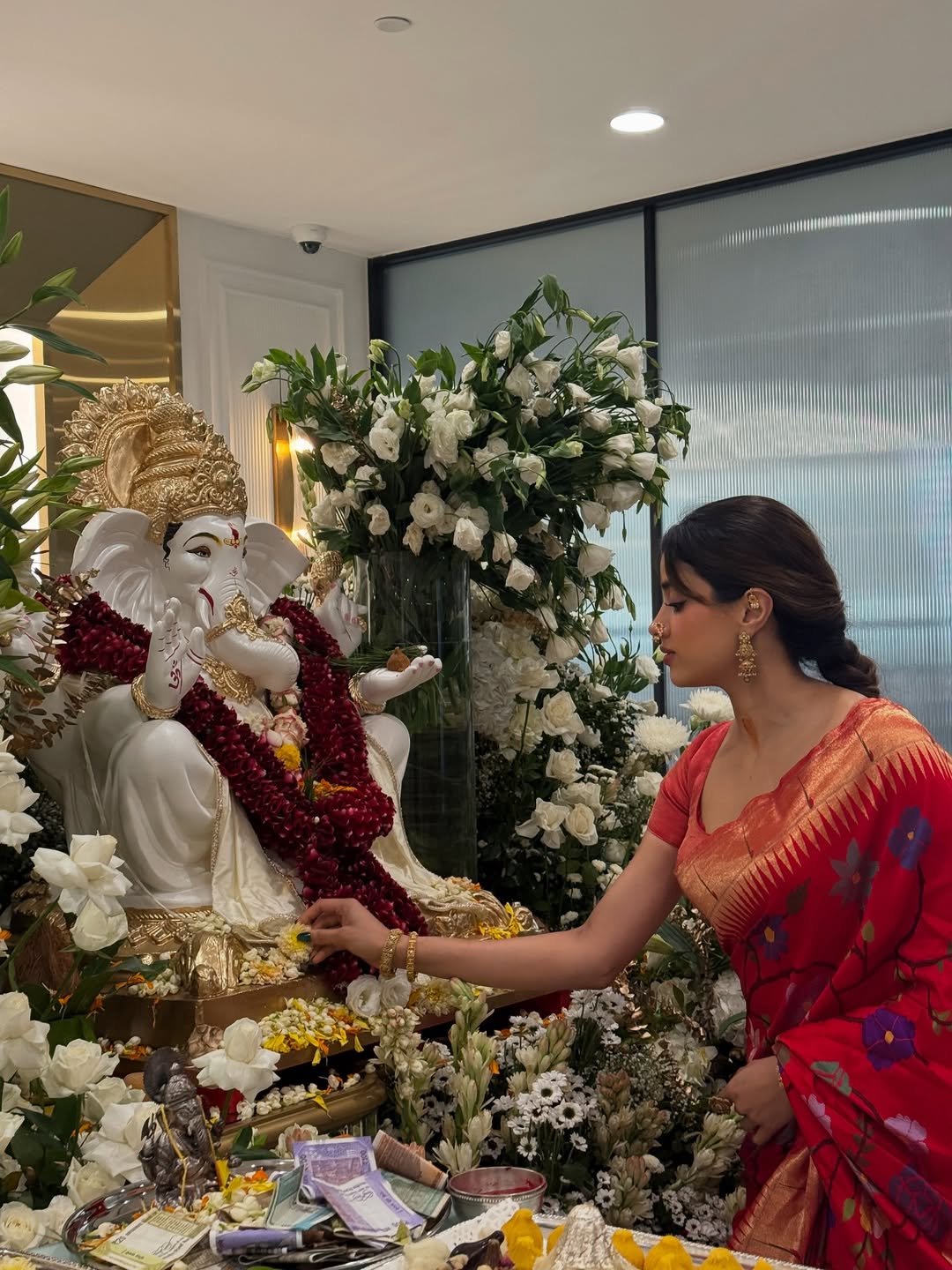 janhvi kapoor traditional look