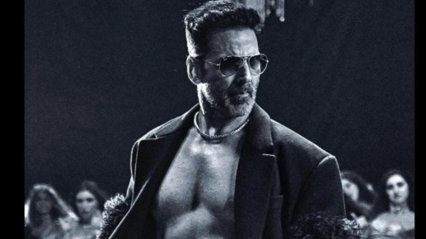 तसेच अक्षय कुमारने असाही खुलासा केला की दर सोमवारी तो उपवास करतो. अक्षय म्हणाला, “मी रविवारी संध्याकाळी जेवतो, त्यानंतर सोमवारी मी काहीही खात नाही, थेट मंगळवारी सकाळी मी जेवण करतो.”