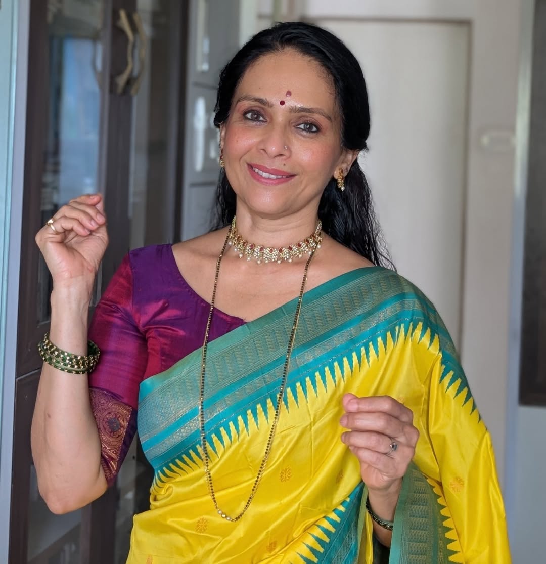 Aishwarya Narkar Black Narayan Peth Saree