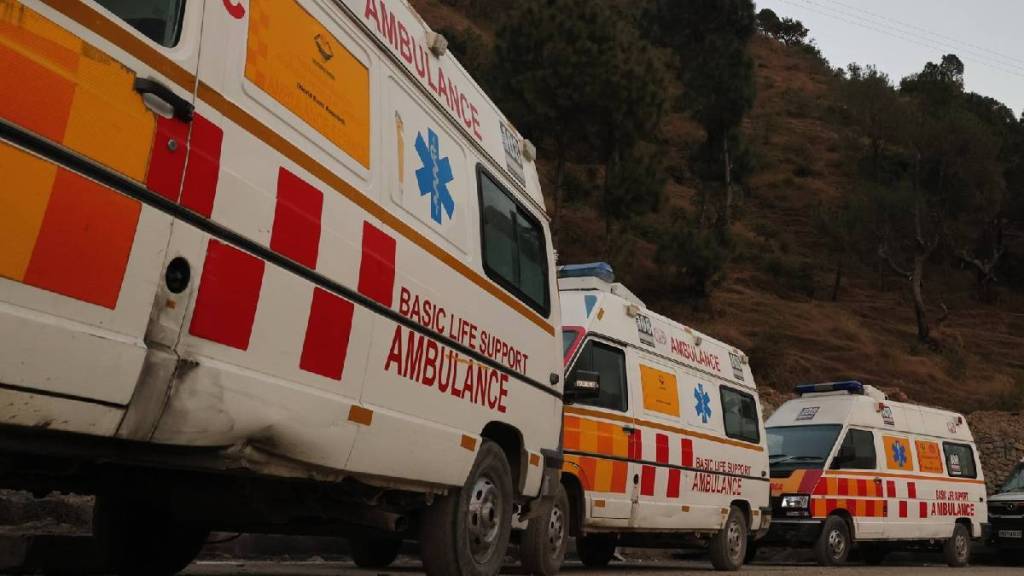 ambulance driver refuses to take patient in titwala