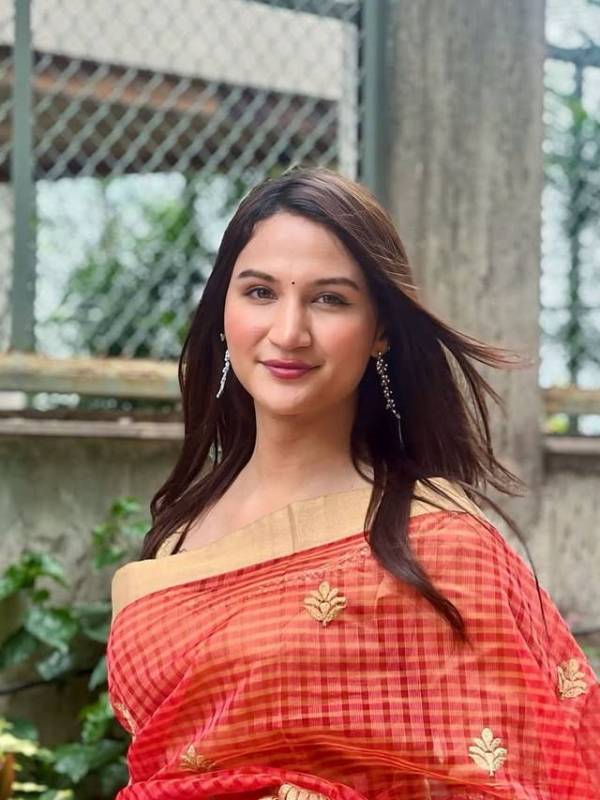 Anaya Bangar, saree viral photo