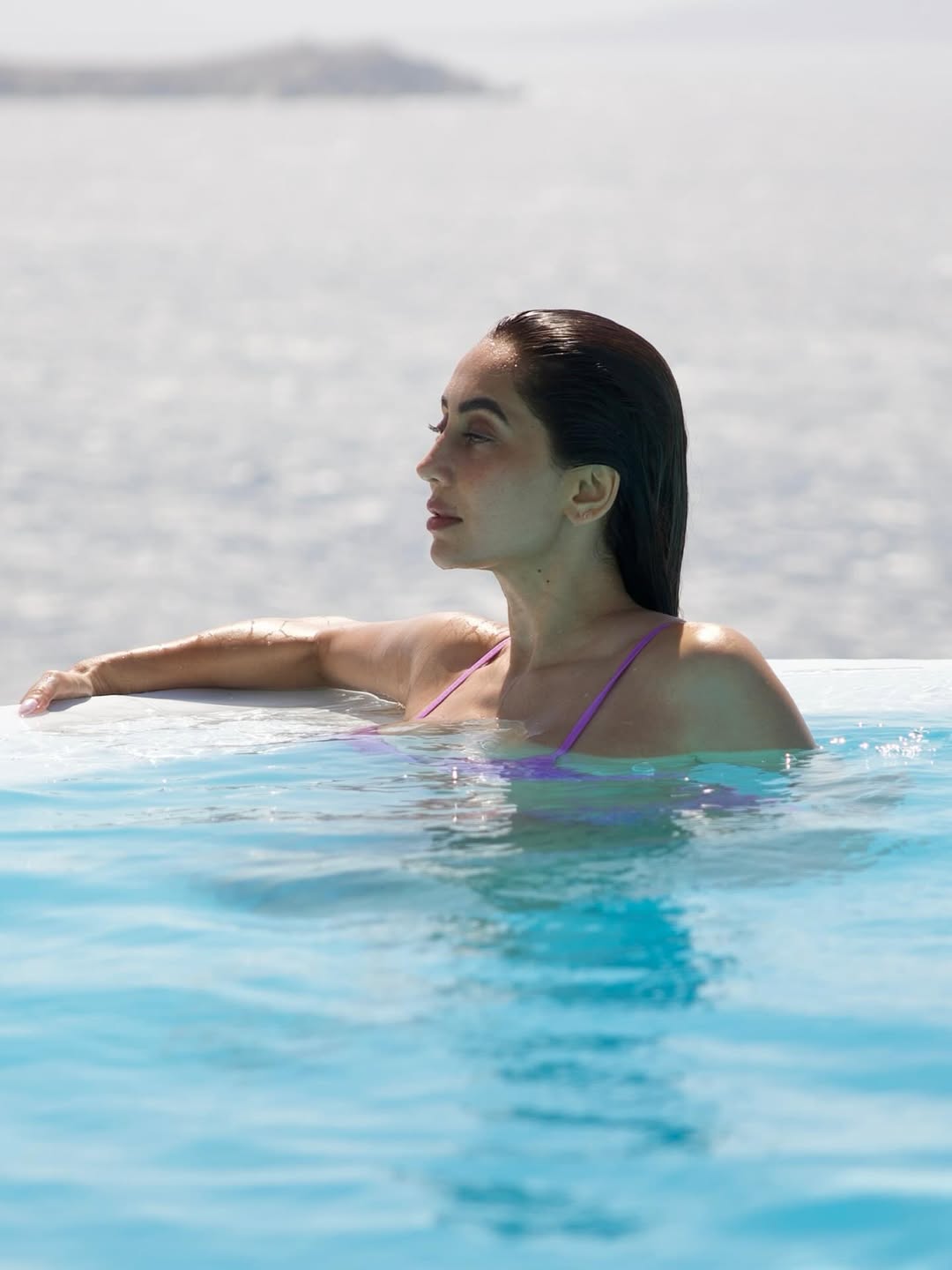 Anusha Dandekar bikini look, bold photos