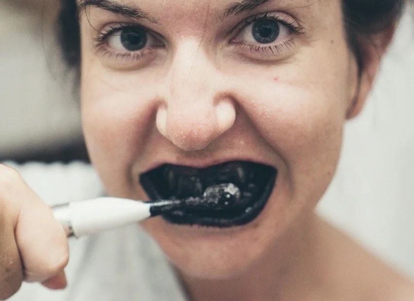 Acharya Balkrishna Reveals Ayurvedic Remedy: Jamun Bark for Strong and Shiny Teeth