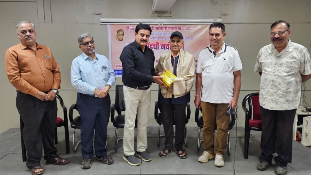 Banda Joshis humorous monologue Zhenduchi Navi Phule gets overwhelming response in Satara