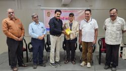 सातारा: झेंडूच्या फुलांनी हास्यरसाचा दरवळ, बंडा जोशी यांच्या कार्यक्रमाला मोठा प्रतिसाद