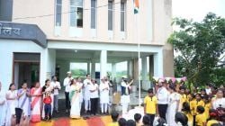 नाराज भरत गोगावले यांच्याकडून बिरवाडी ग्रामपंचायतीत ध्वजारोहण