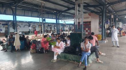 Central Railway traffic disrupted due to rain in Mumbai