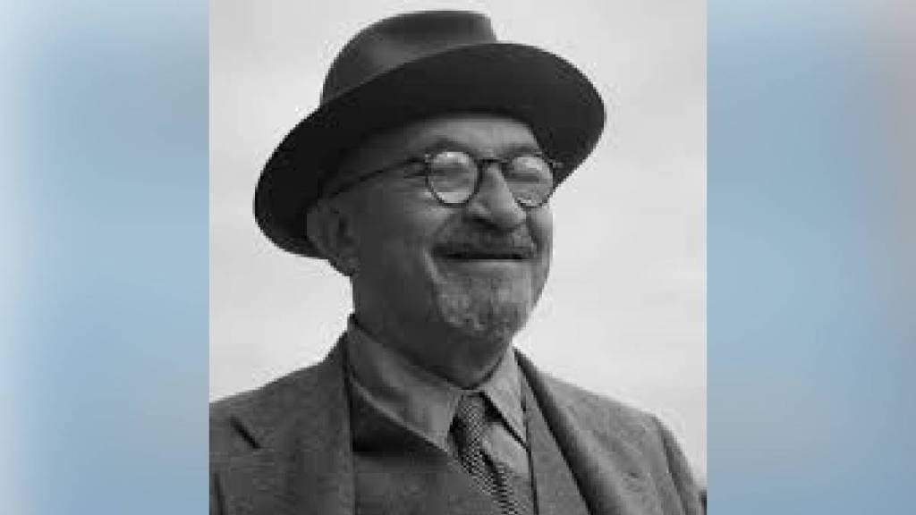 Loksatta kutuhal First President of Israel Chaim Weitzman passed away