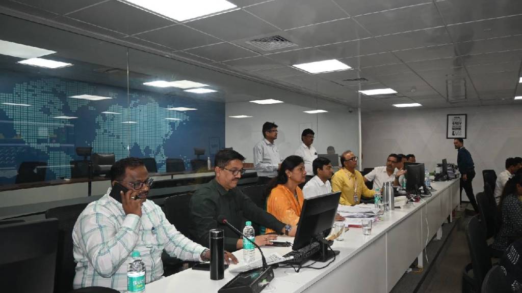 Commissioner Abhinav Goyal and other officials taking information about the heavy rainfall situation