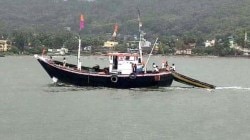 हर्णे बंदरामधून मासेमारी हंगामाला जलद सुरुवात; पहिल्याच दिवशी ५० हून अधिक नौकांचे सागराकडे झेपावल्या