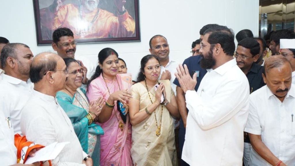 former corporators and leaders join Eknath Shinde Shiv Sena ahead of Kalyan Dombivli municipal polls