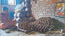 कर्जविळखा! ‘लाडक्या बहिणीं’भोवती…