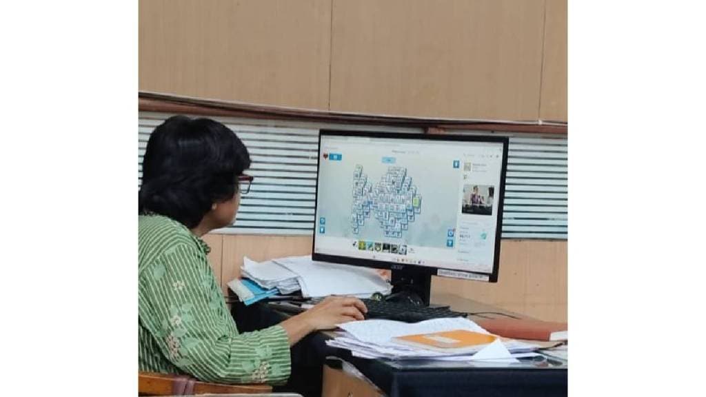 Female officers of the District Women and Child Development Department were found playing online games