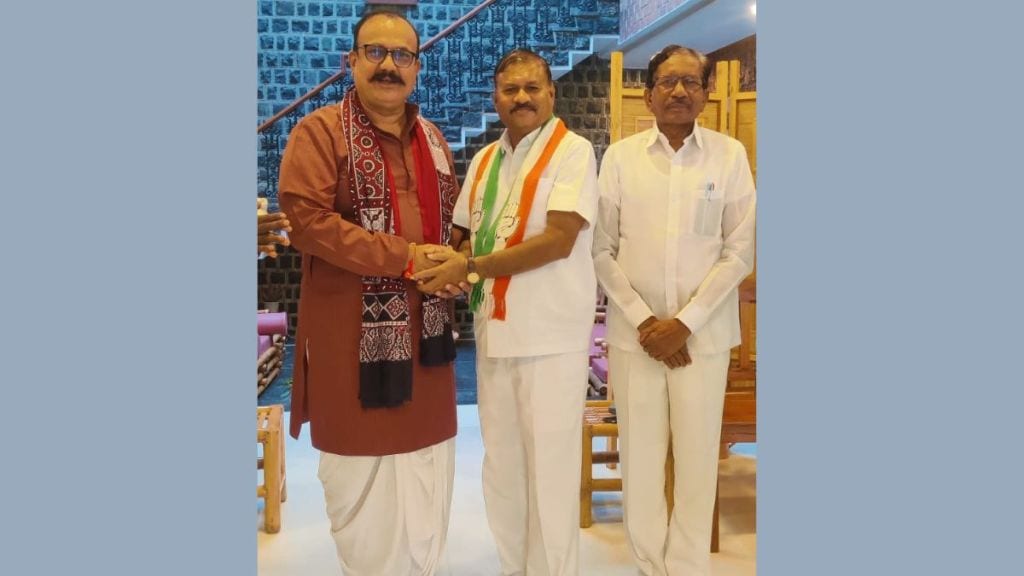 Former minister Padmakar Valvi returns to Congress after brief stints in BJP and Bharat Adivasi Party