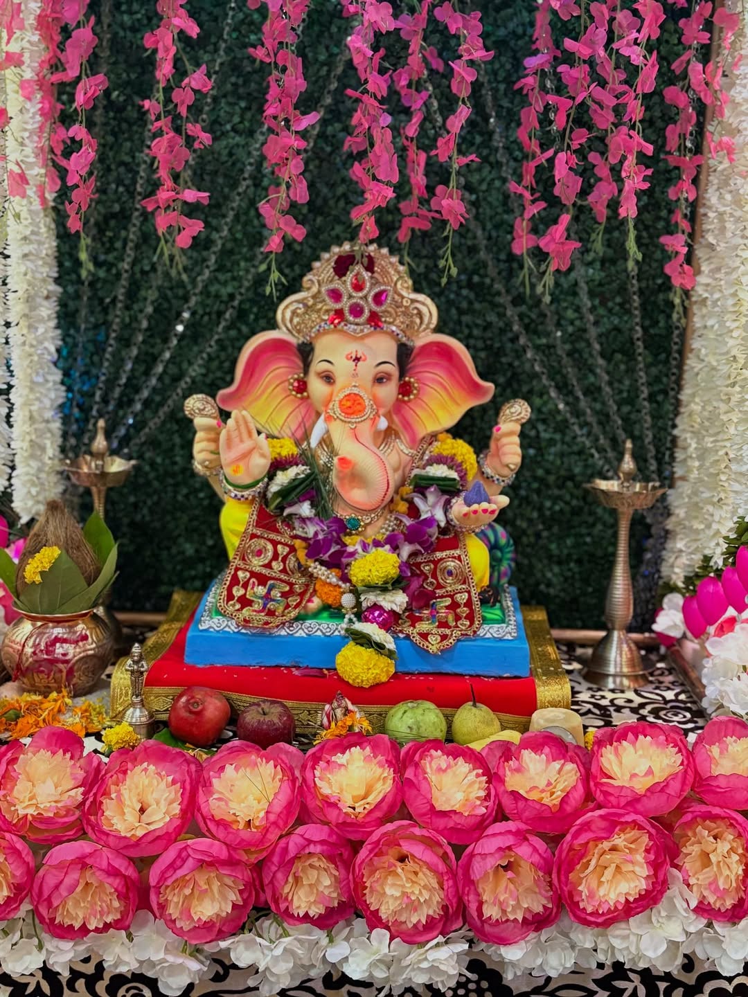 Ganesh Chaturthi 2025 marathi actress home ganpati photos