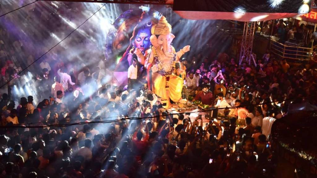 Ganesh utsav 2025 nagpur devotees welcomed ganesh