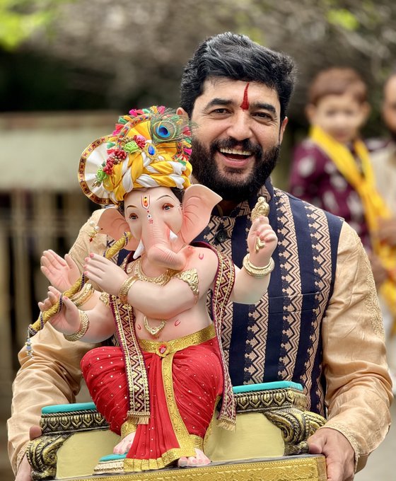 Politicians Ganesh Chaturthi celebrations 2025