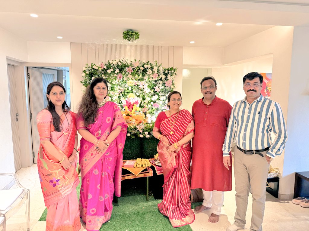 Politicians Ganesh Chaturthi celebrations 2025