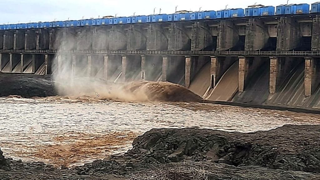 Hatnur dam gates opened after heavy rains  Monsoon boosts water storage in Jalgaon