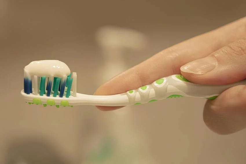 want to keep your teeth strong and shiny until old age include these 10 habits