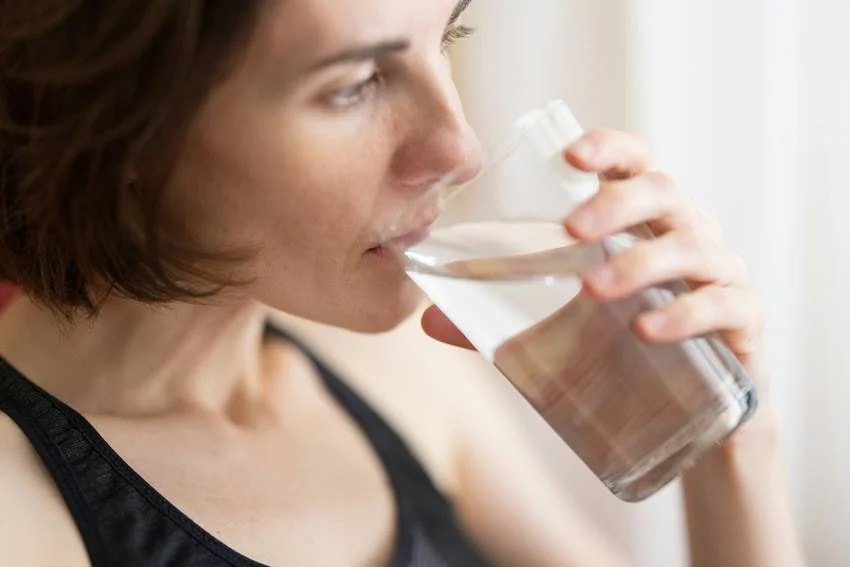 want to keep your teeth strong and shiny until old age include these 10 habits