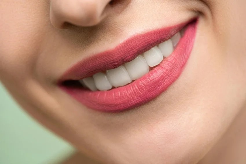 Acharya Balkrishna Reveals Ayurvedic Remedy: Jamun Bark for Strong and Shiny Teeth