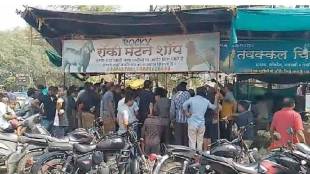 Huge crowd at meet and chicken shop in Nagpur
