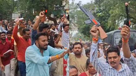 In Amravati Yuva Swabhiman Paksha marched to the District Collectors Office
