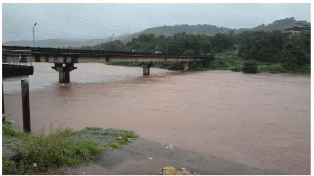 Jagbudi river crosses danger mark Khed and Chiplun face severe flood threat Heavy rain lashes Ratnagiri