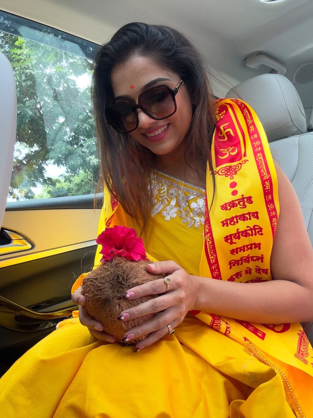 Jahnavi killekar ranjangaon mahaganpati darshan photos