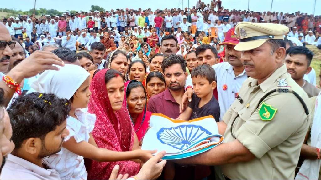 Funeral of a bsf soldier with state honors in Jalgaon
