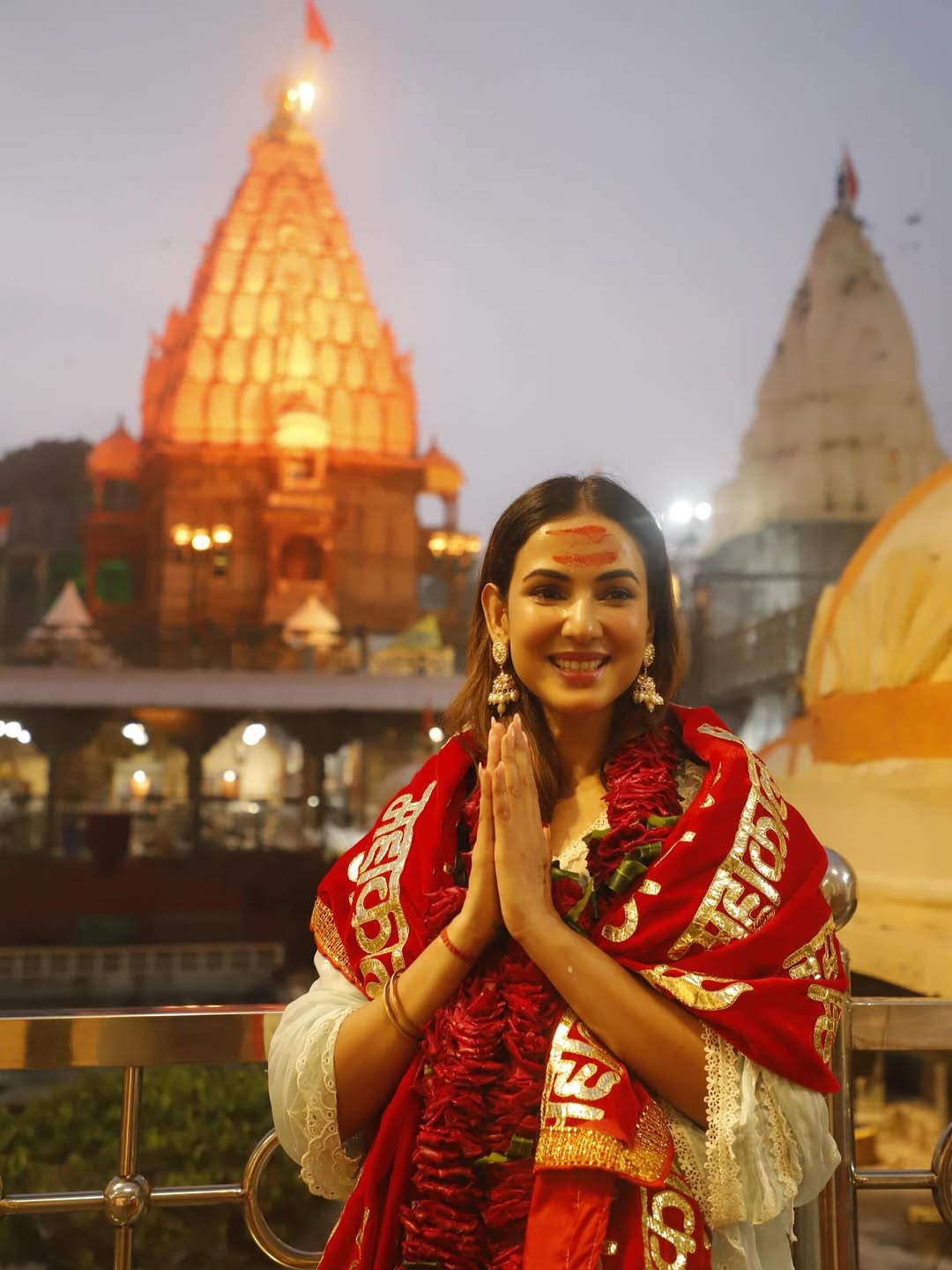 Jannat fame sonal Chauhan visit mahakal temple shares photos