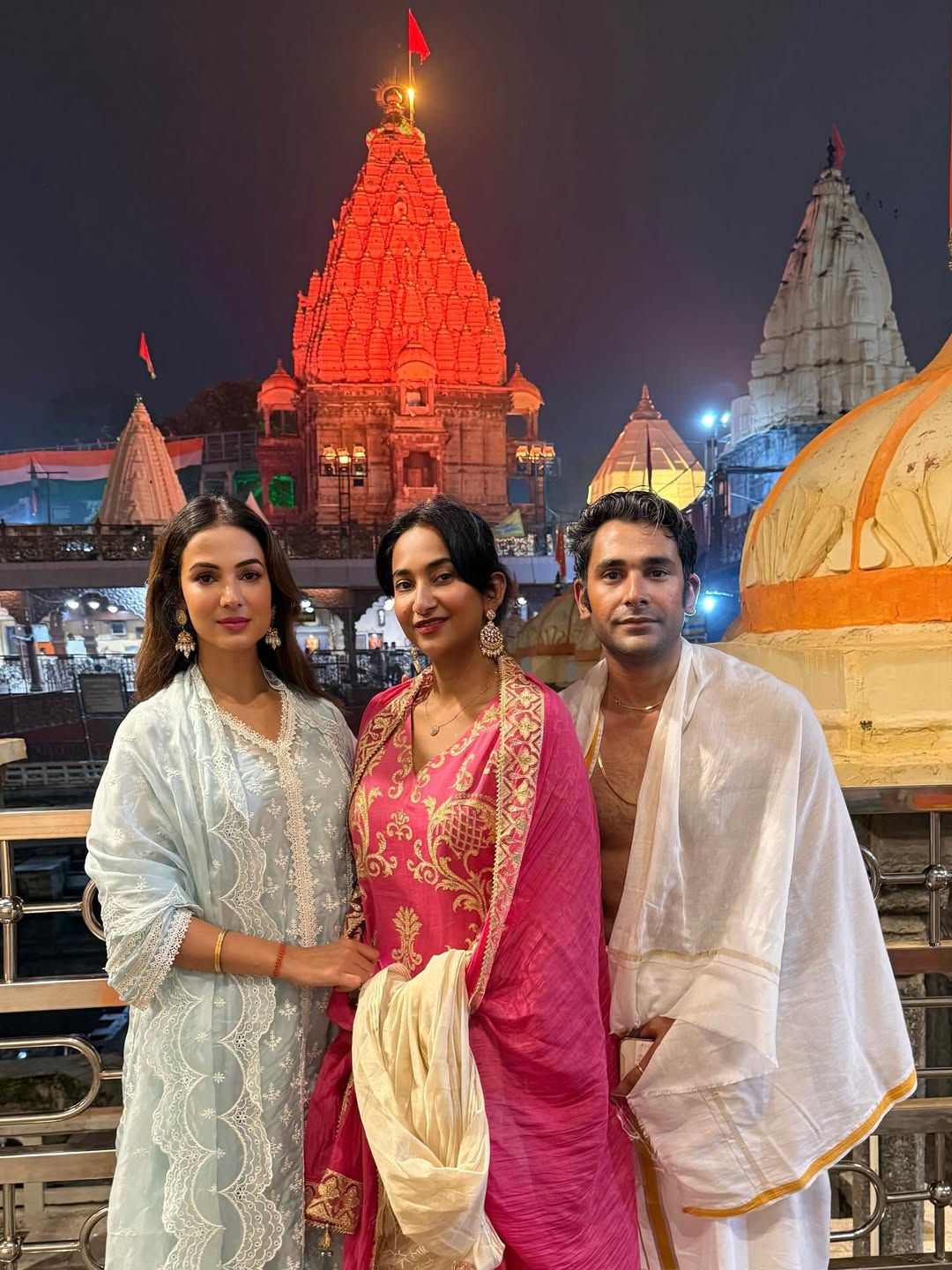 Jannat fame sonal Chauhan visit mahakal temple shares photos